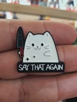 Pin metalico gatito cuchillo
